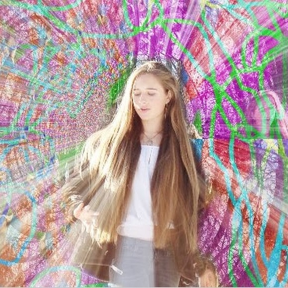 Meet your Posher, Lydia - Picture 1 of 1